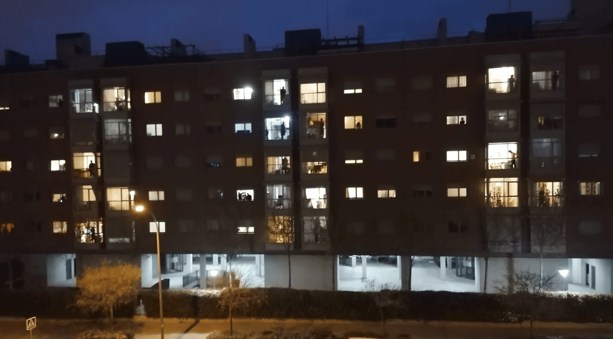 Desde las ventanas y los balcones